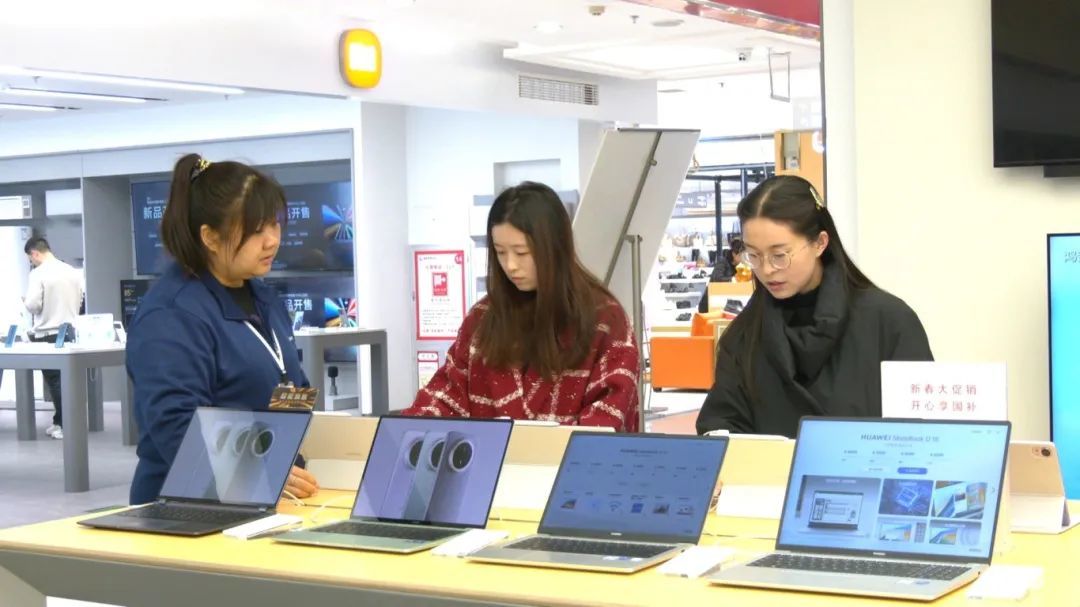 數(shù)碼產(chǎn)品領(lǐng)跑消費(fèi)盛宴，肅州“利”“惠”雙全激活市場(chǎng)活力